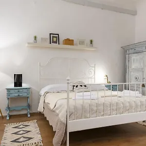  Appartamento House Of Happy Hours With Terrace